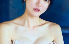 1. "諜戰(zhàn)片新作：揭秘間諜的真實(shí)生活"
2. "近期熱播諜戰(zhàn)片推薦：懸疑與智謀"
3. "影迷必看：引爆話題的諜戰(zhàn)劇"
4. "諜戰(zhàn)片盛行，影視圈的新風(fēng)潮"
5. "探秘諜戰(zhàn)片：陰謀與反轉(zhuǎn)的精彩時(shí)刻"